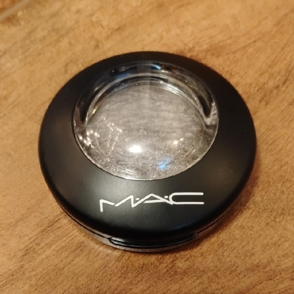 Like New MAC Cosmetics Uninhibited Mineralize Eyeshadow